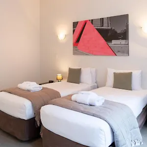 4* Aparthotel Willis Village
